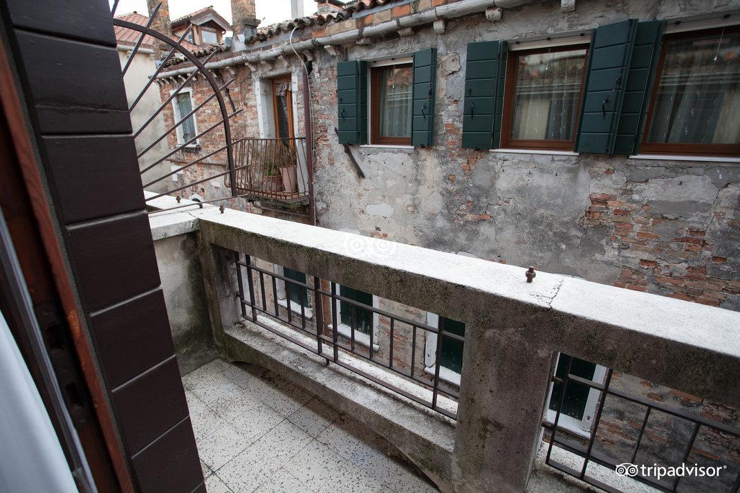Deluxe Single Room with Balcony